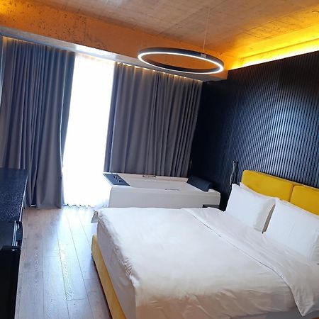 Toka Hotel Restaurant Udenisht Kültér fotó