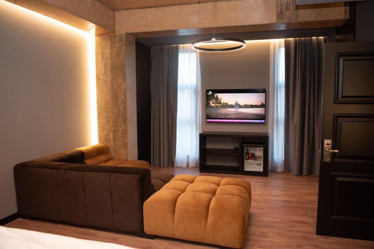 Toka Hotel Restaurant Udenisht Kültér fotó