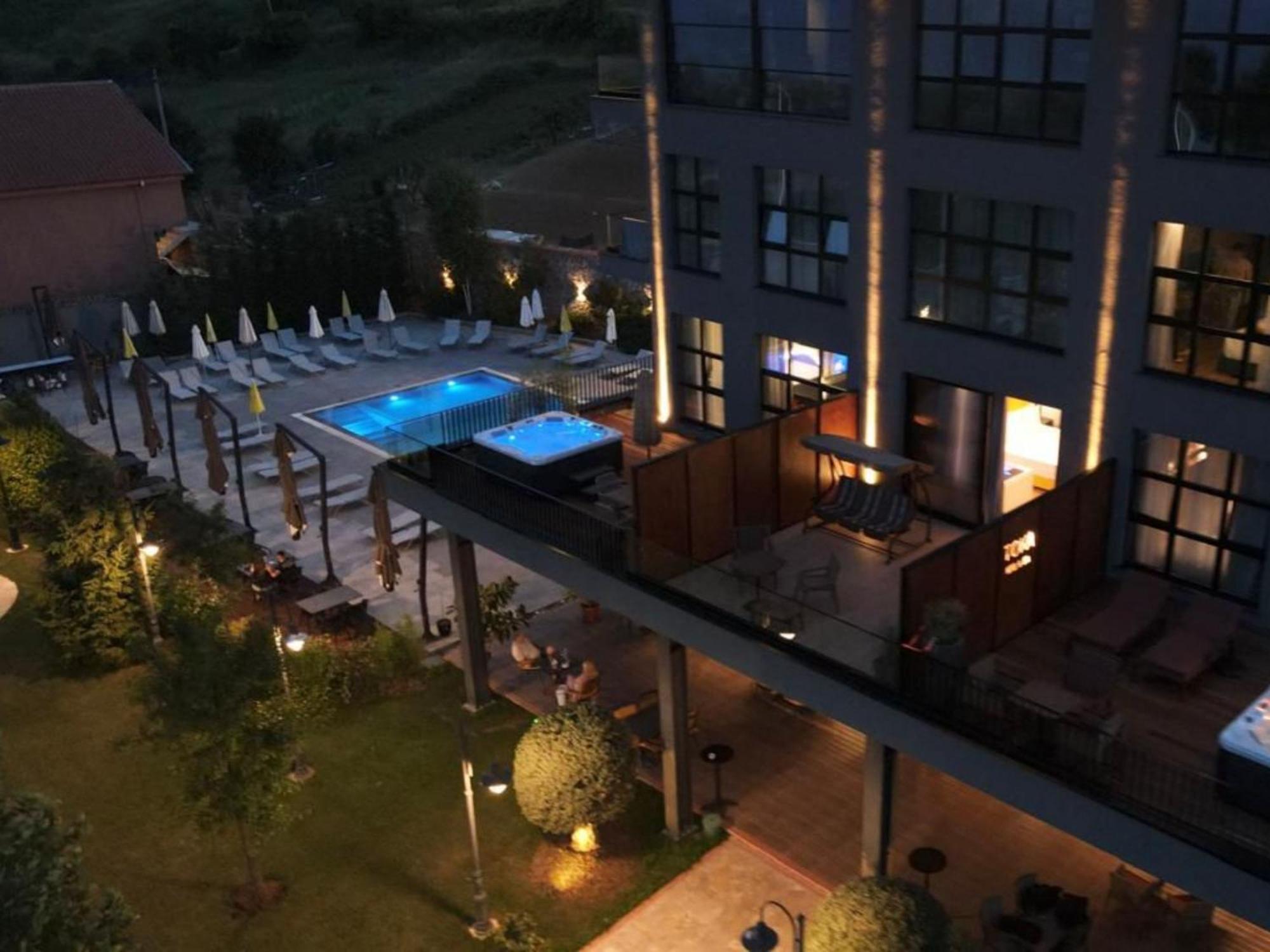 Toka Hotel Restaurant Udenisht Kültér fotó