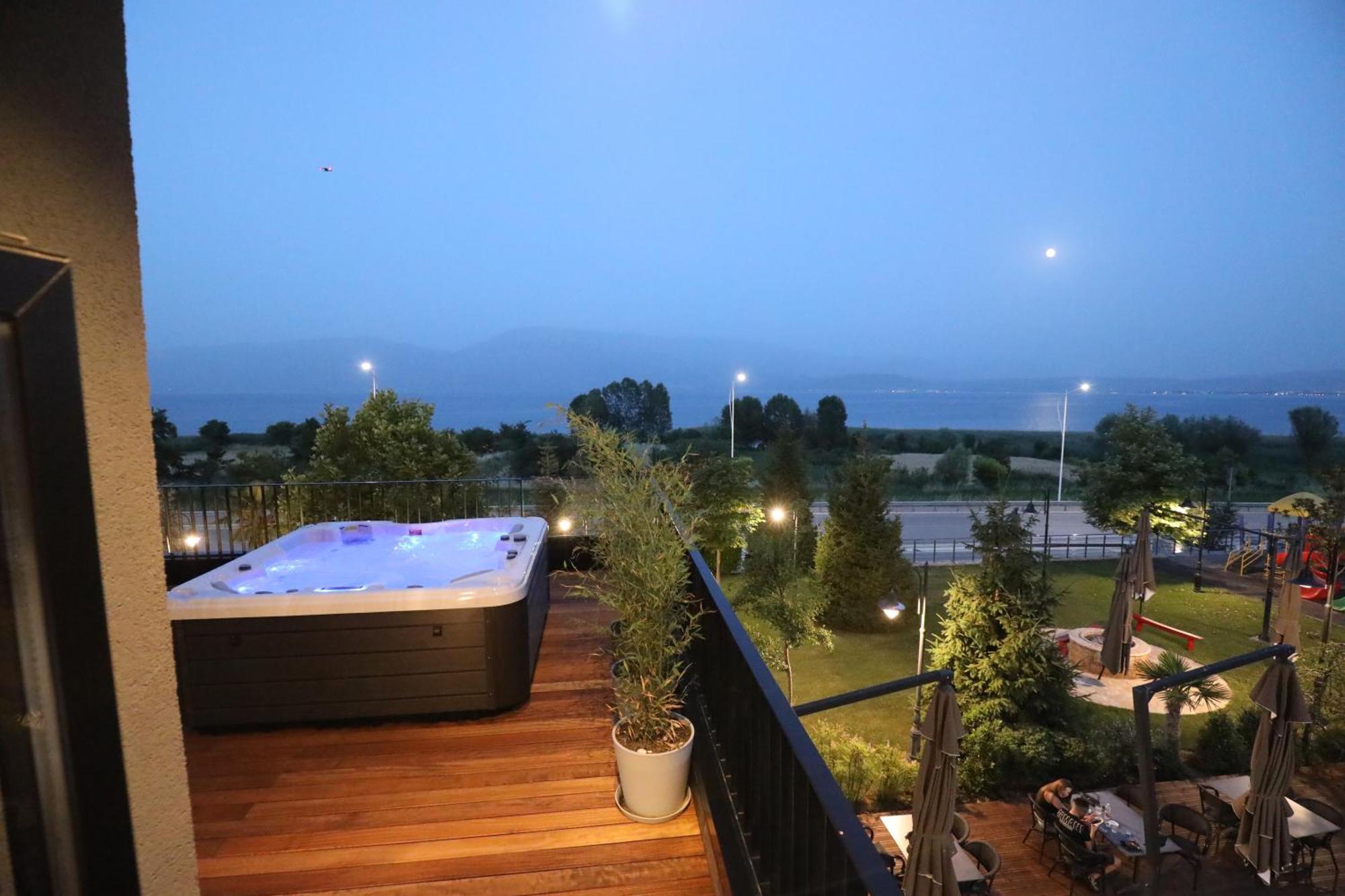 Toka Hotel Restaurant Udenisht Kültér fotó