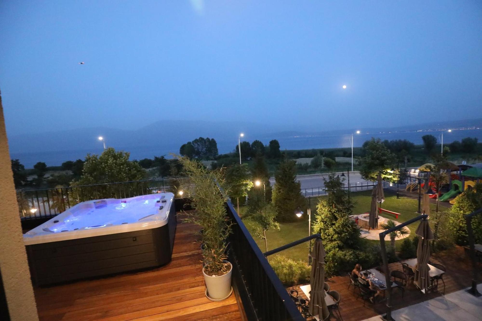 Toka Hotel Restaurant Udenisht Kültér fotó