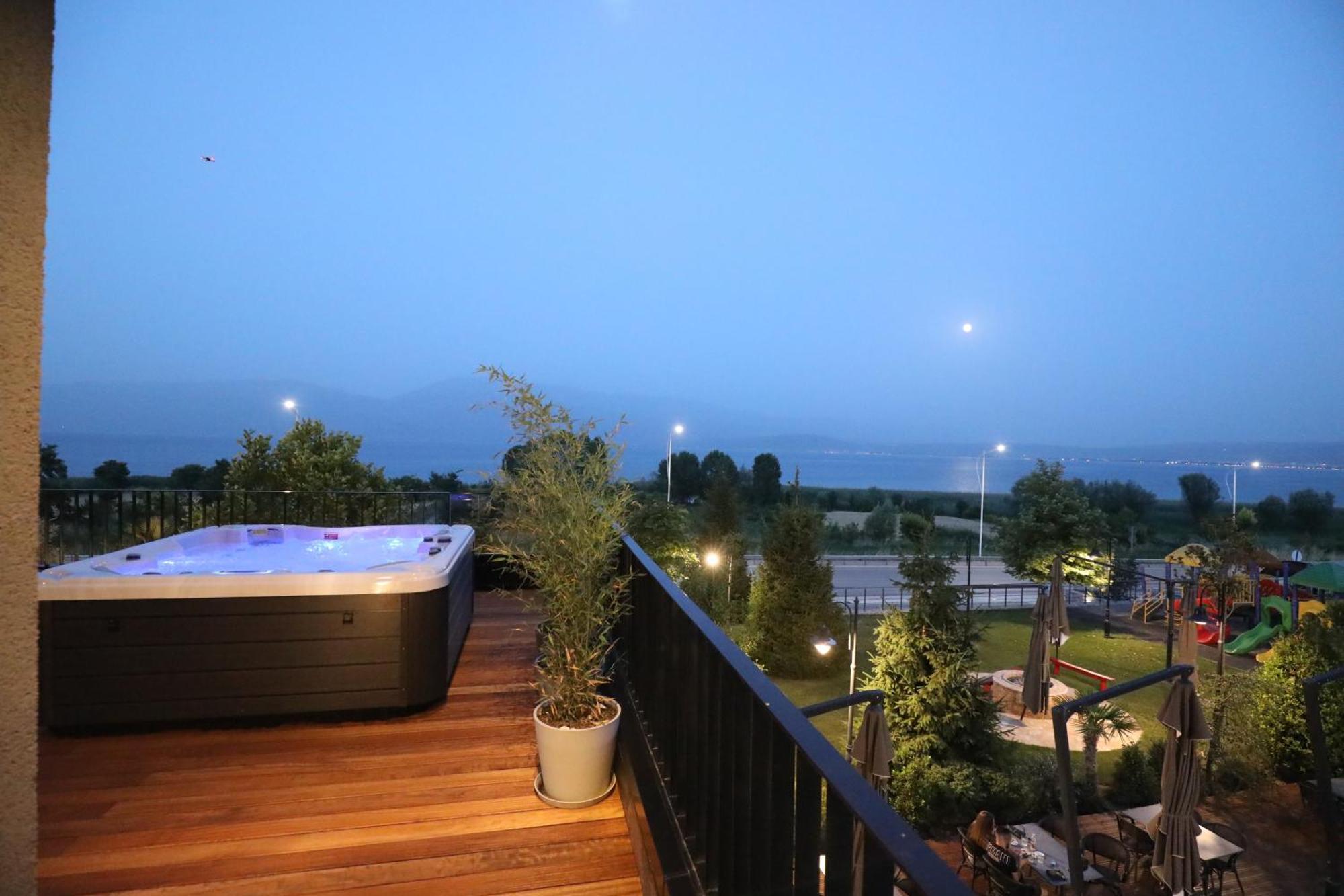 Toka Hotel Restaurant Udenisht Kültér fotó