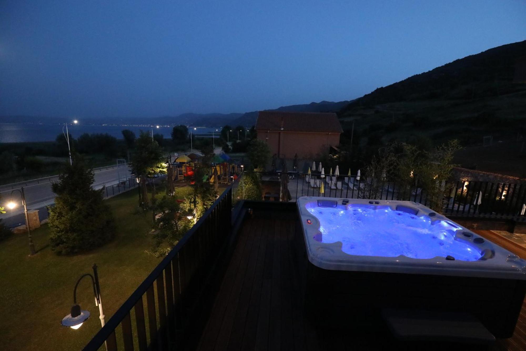 Toka Hotel Restaurant Udenisht Kültér fotó