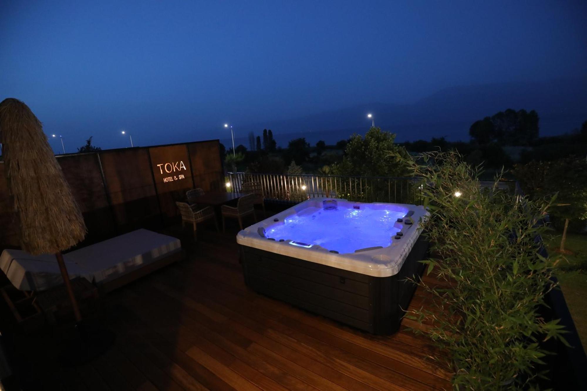 Toka Hotel Restaurant Udenisht Kültér fotó