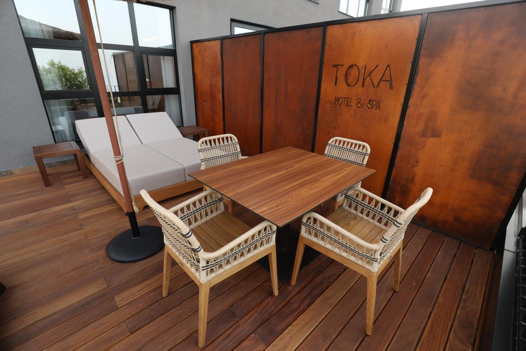 Toka Hotel Restaurant Udenisht Kültér fotó