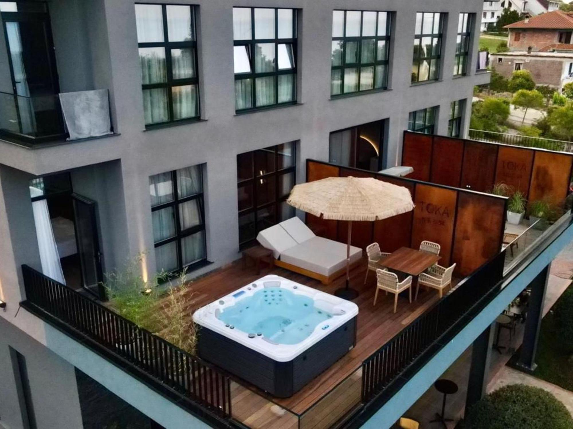 Toka Hotel Restaurant Udenisht Kültér fotó