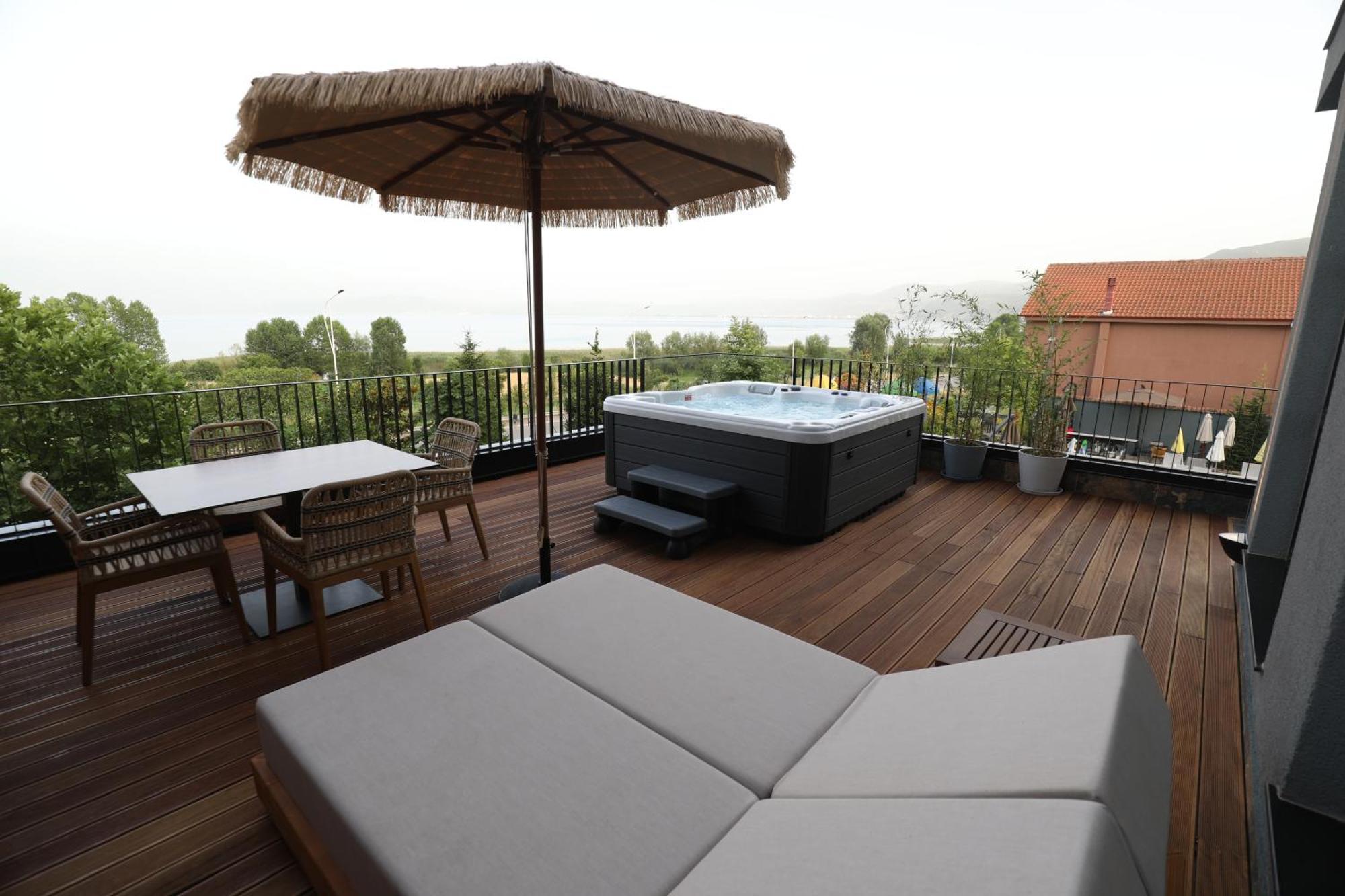 Toka Hotel Restaurant Udenisht Kültér fotó