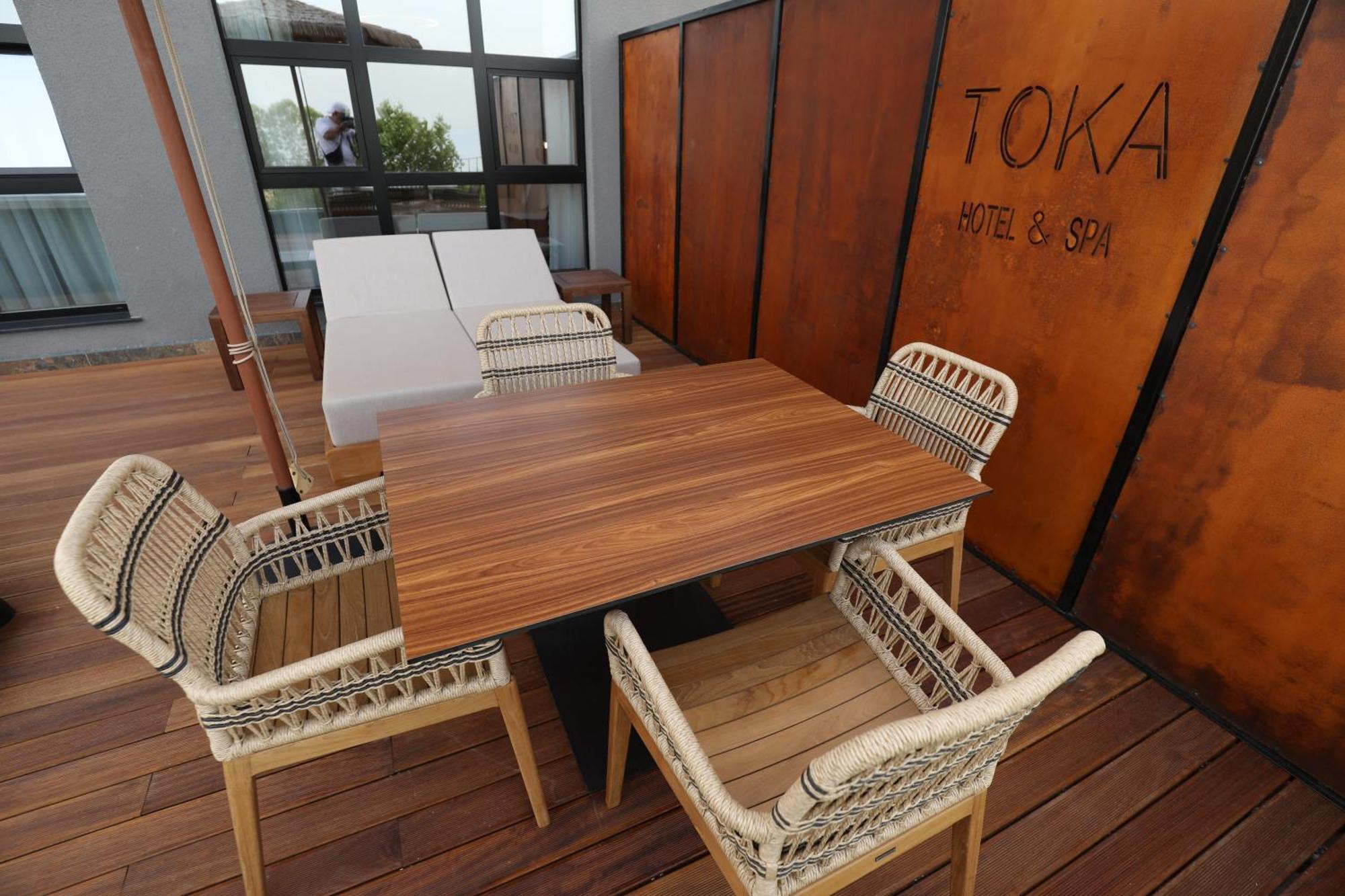 Toka Hotel Restaurant Udenisht Kültér fotó