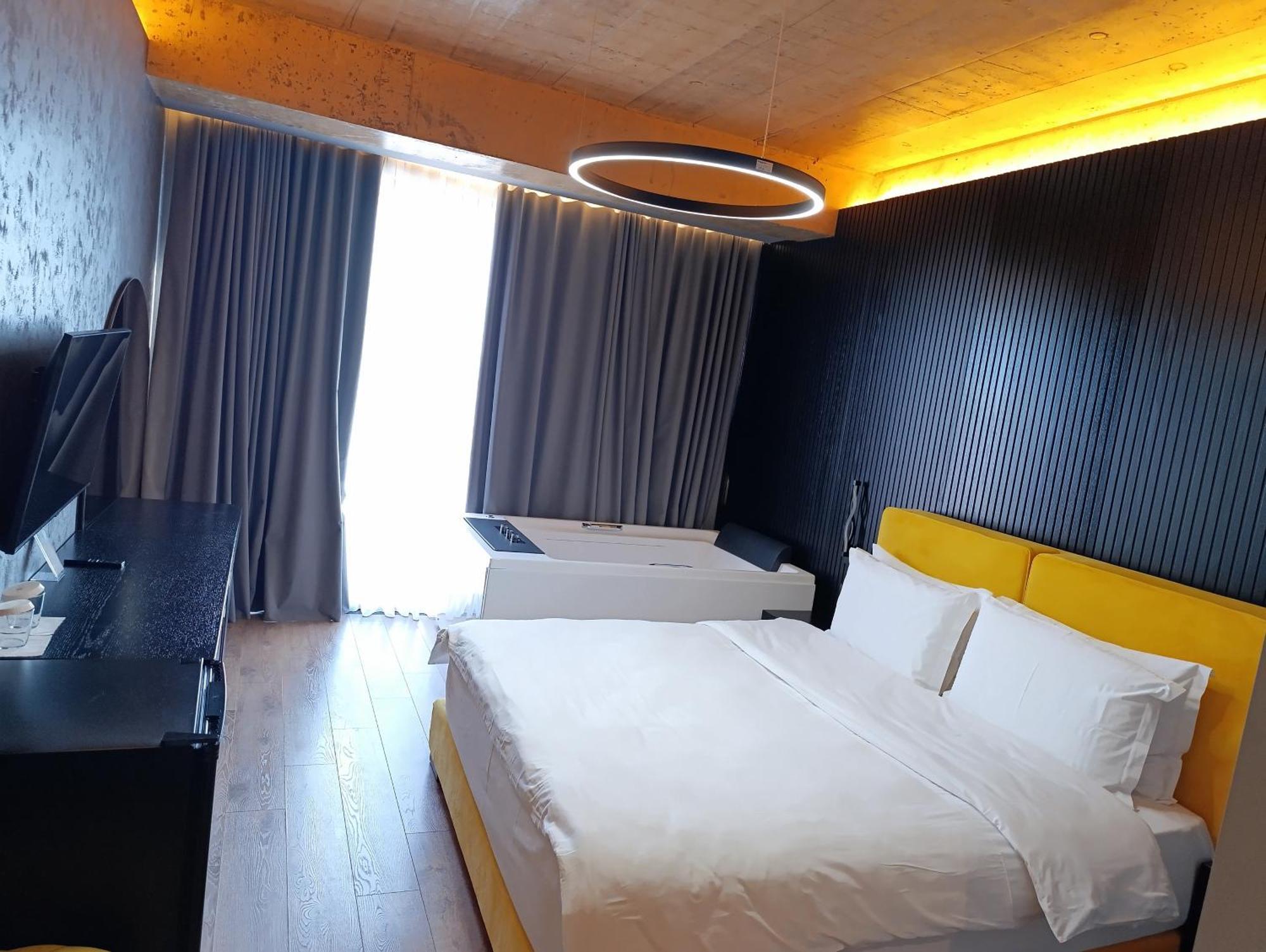 Toka Hotel Restaurant Udenisht Kültér fotó