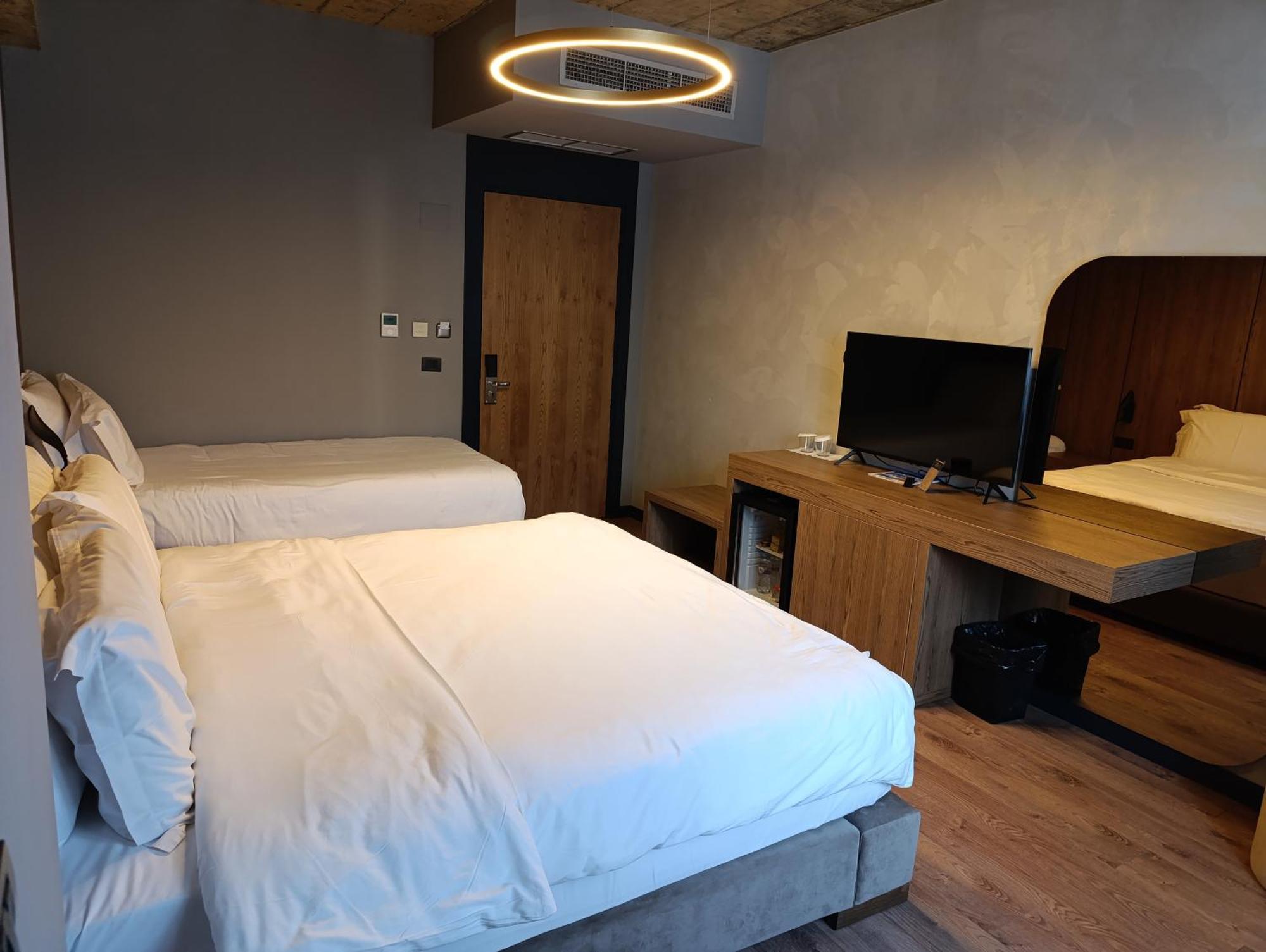 Toka Hotel Restaurant Udenisht Kültér fotó