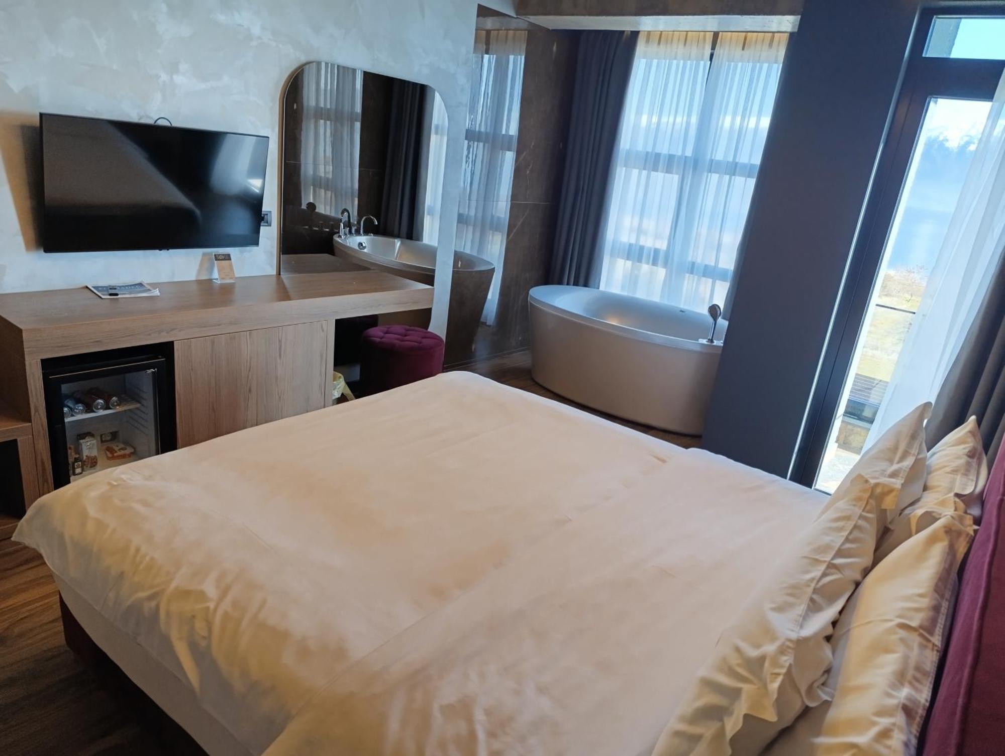 Toka Hotel Restaurant Udenisht Kültér fotó