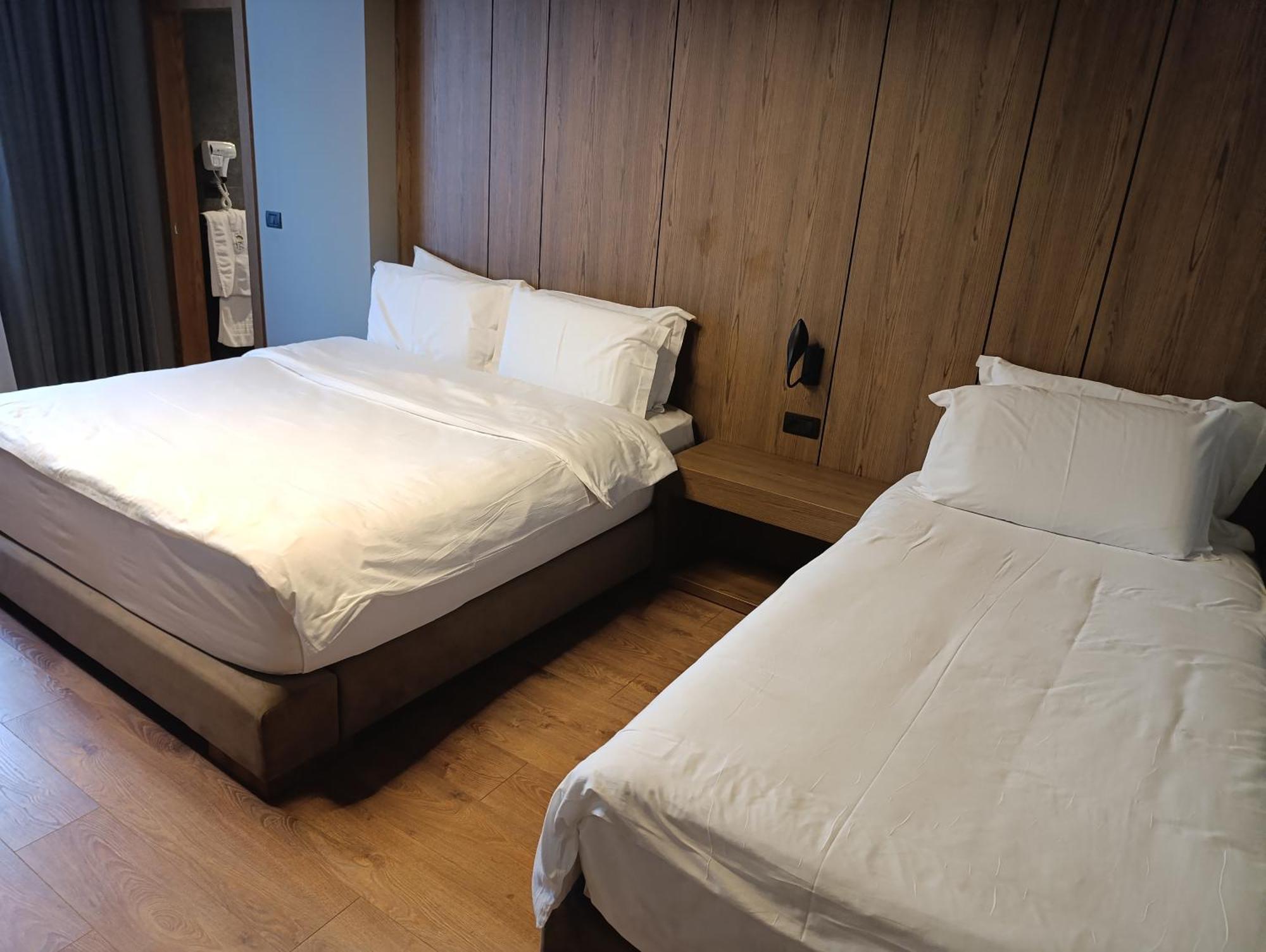 Toka Hotel Restaurant Udenisht Kültér fotó