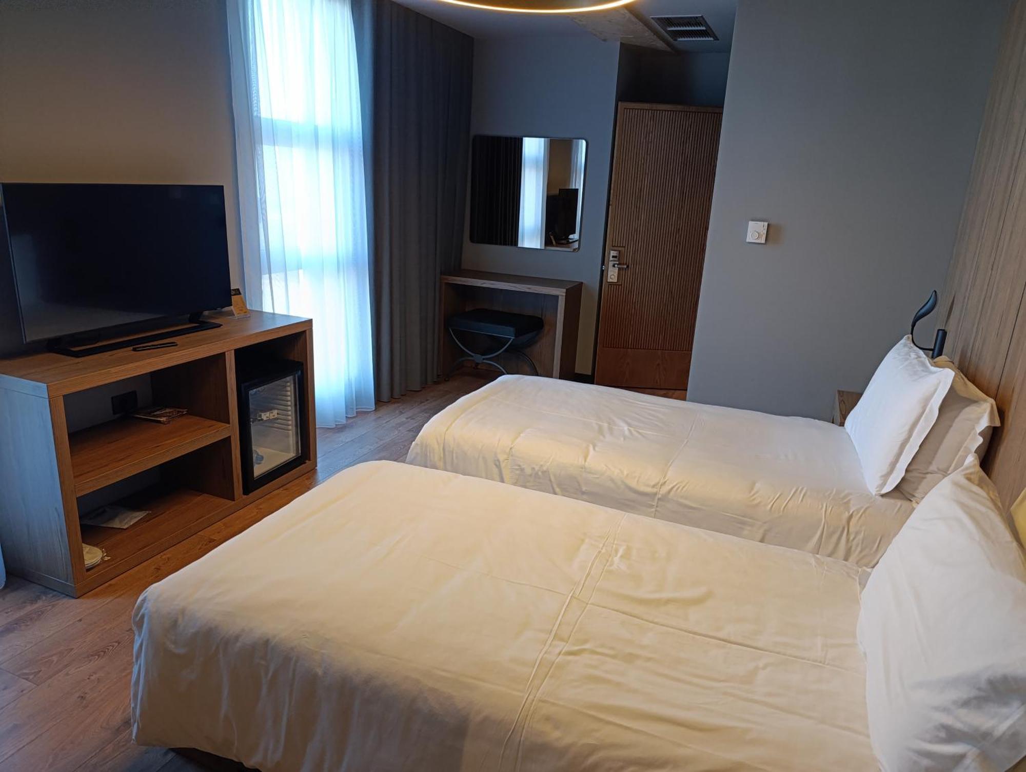 Toka Hotel Restaurant Udenisht Kültér fotó