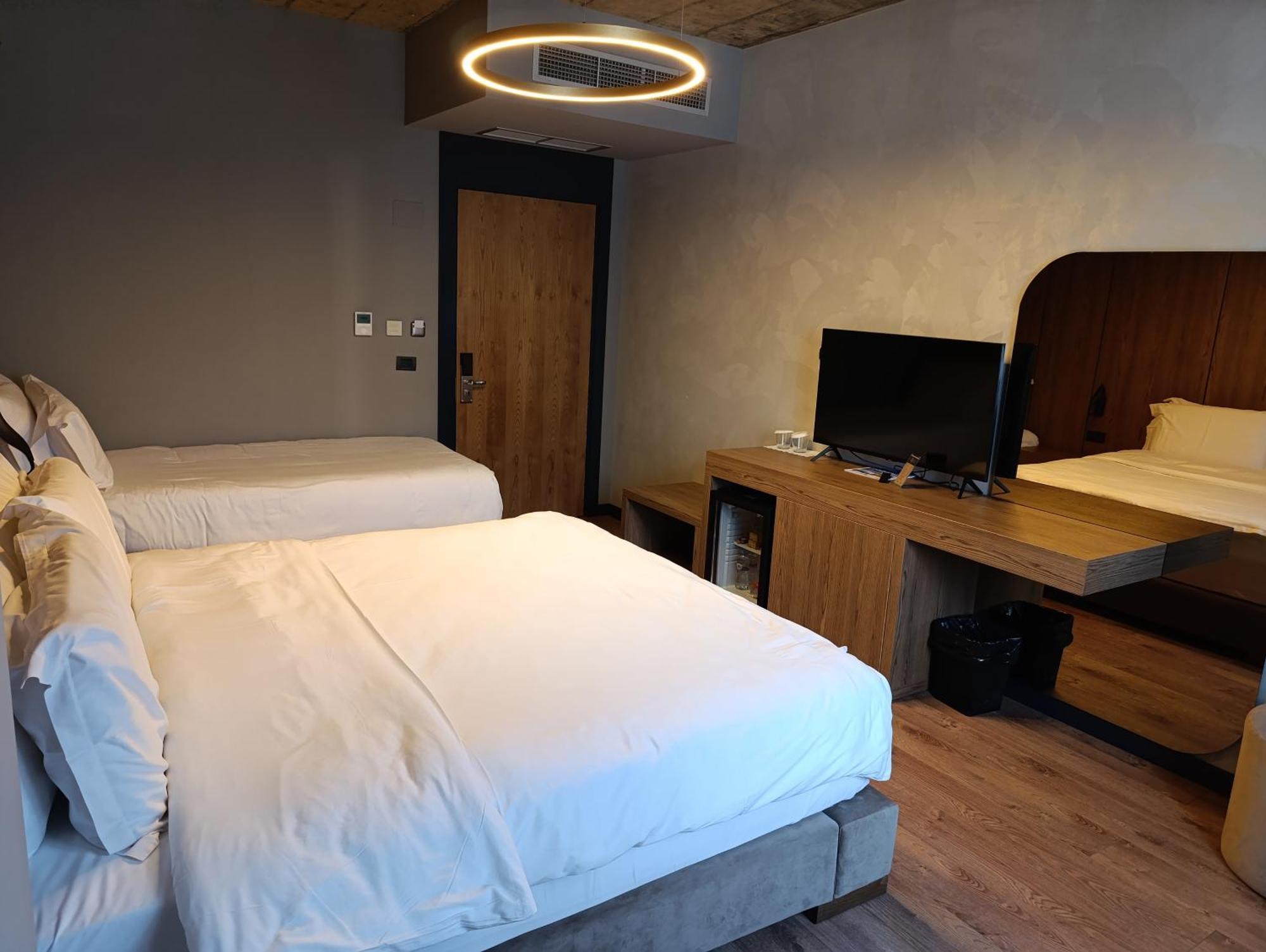 Toka Hotel Restaurant Udenisht Kültér fotó