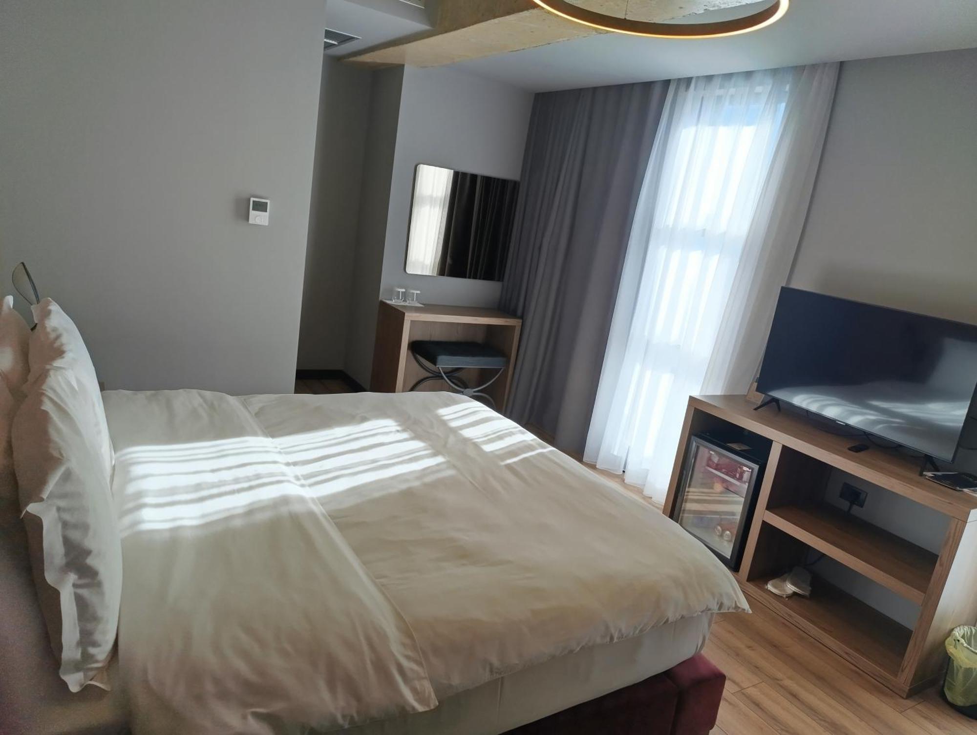 Toka Hotel Restaurant Udenisht Kültér fotó