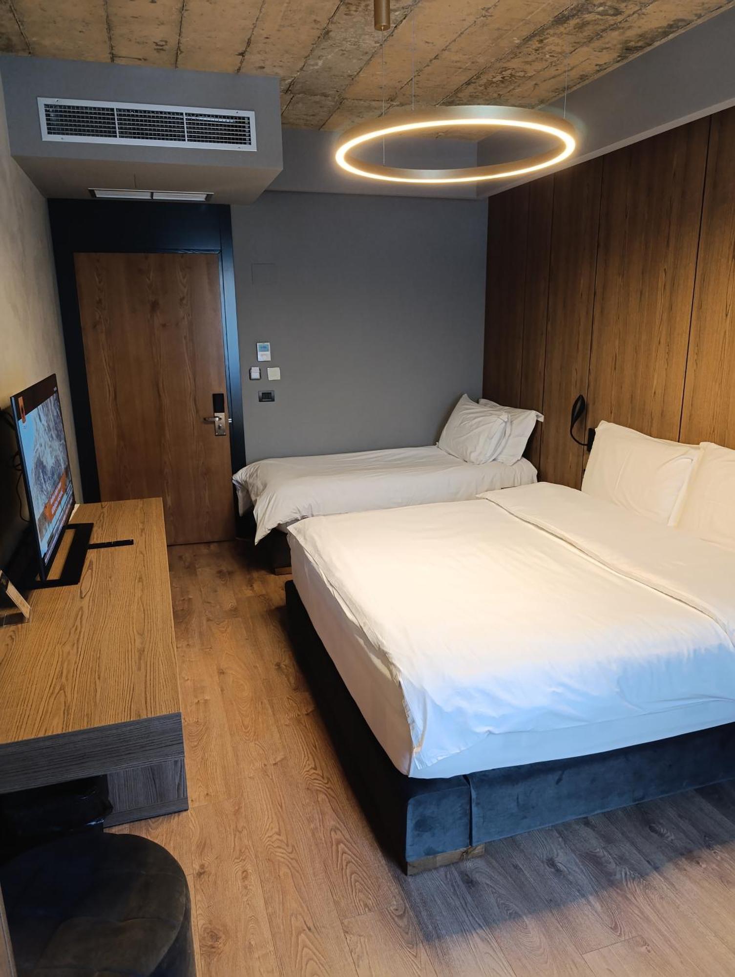 Toka Hotel Restaurant Udenisht Kültér fotó
