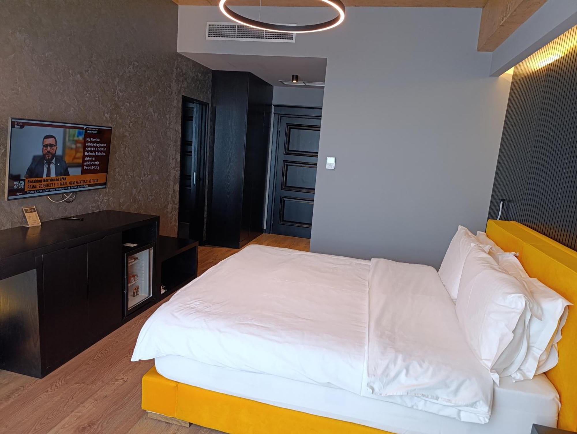 Toka Hotel Restaurant Udenisht Kültér fotó