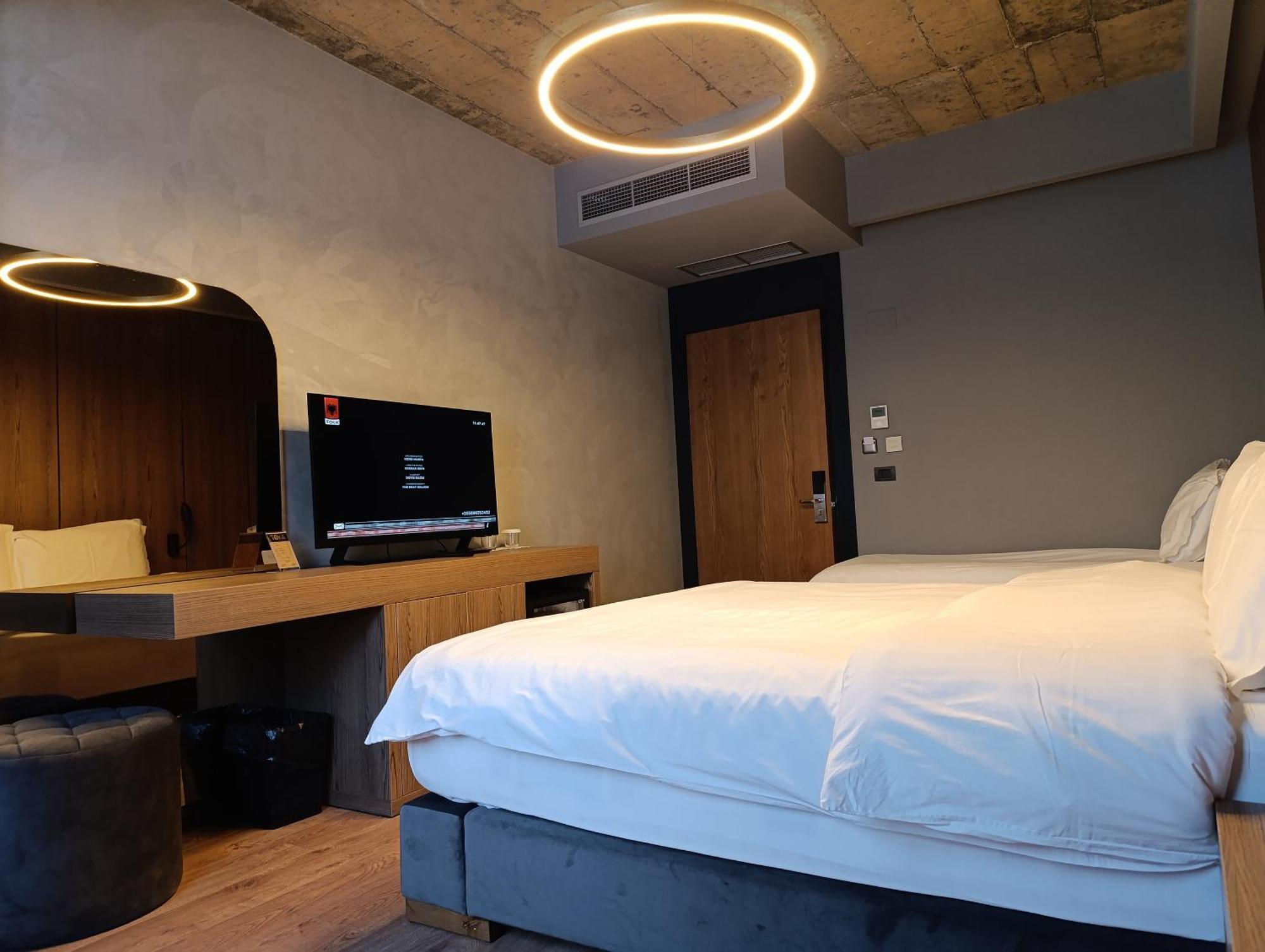 Toka Hotel Restaurant Udenisht Kültér fotó
