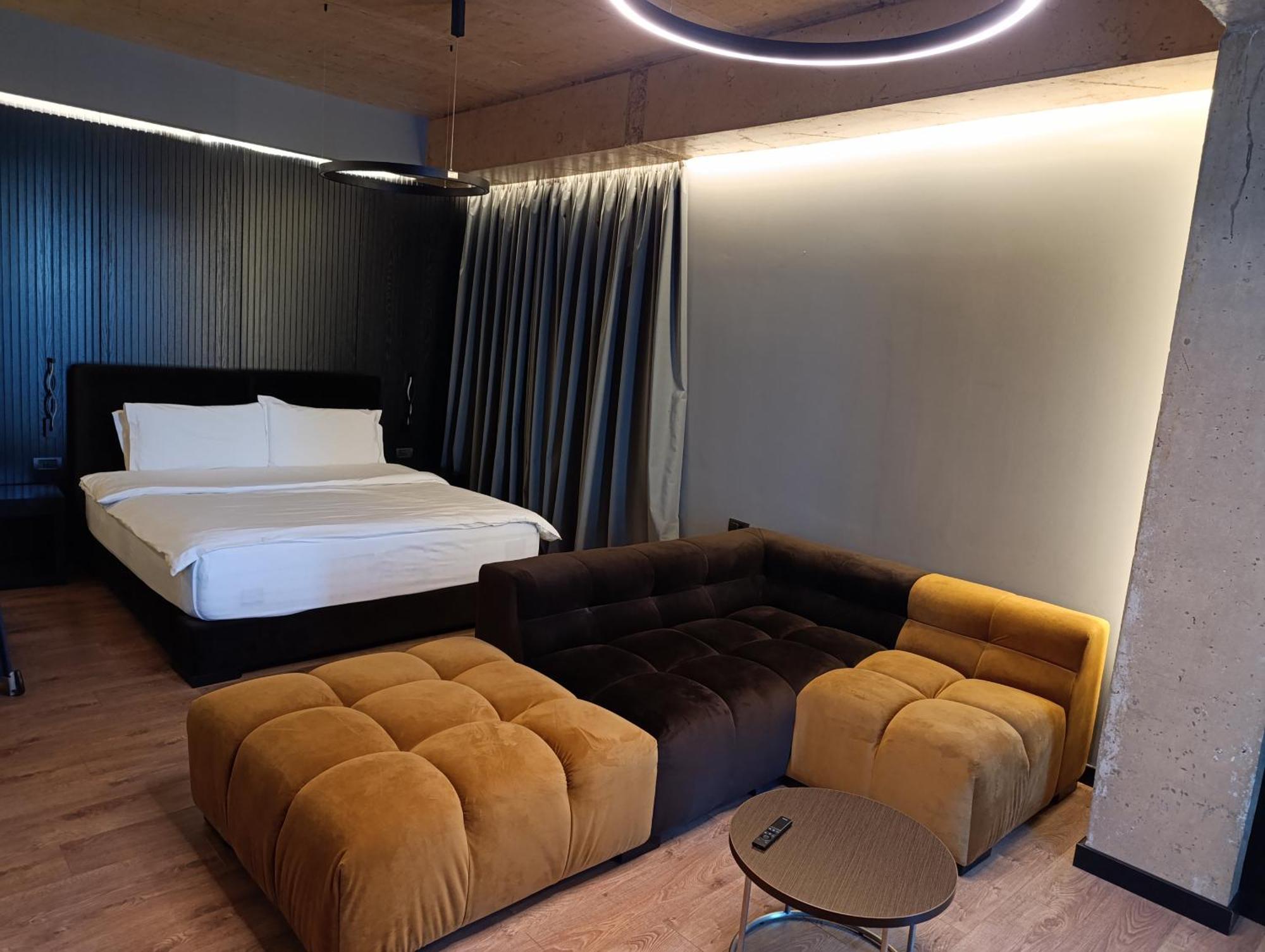 Toka Hotel Restaurant Udenisht Kültér fotó