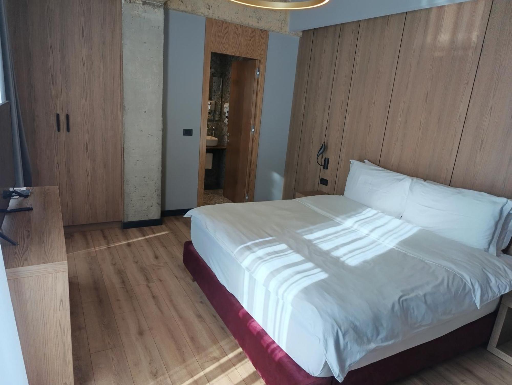Toka Hotel Restaurant Udenisht Kültér fotó