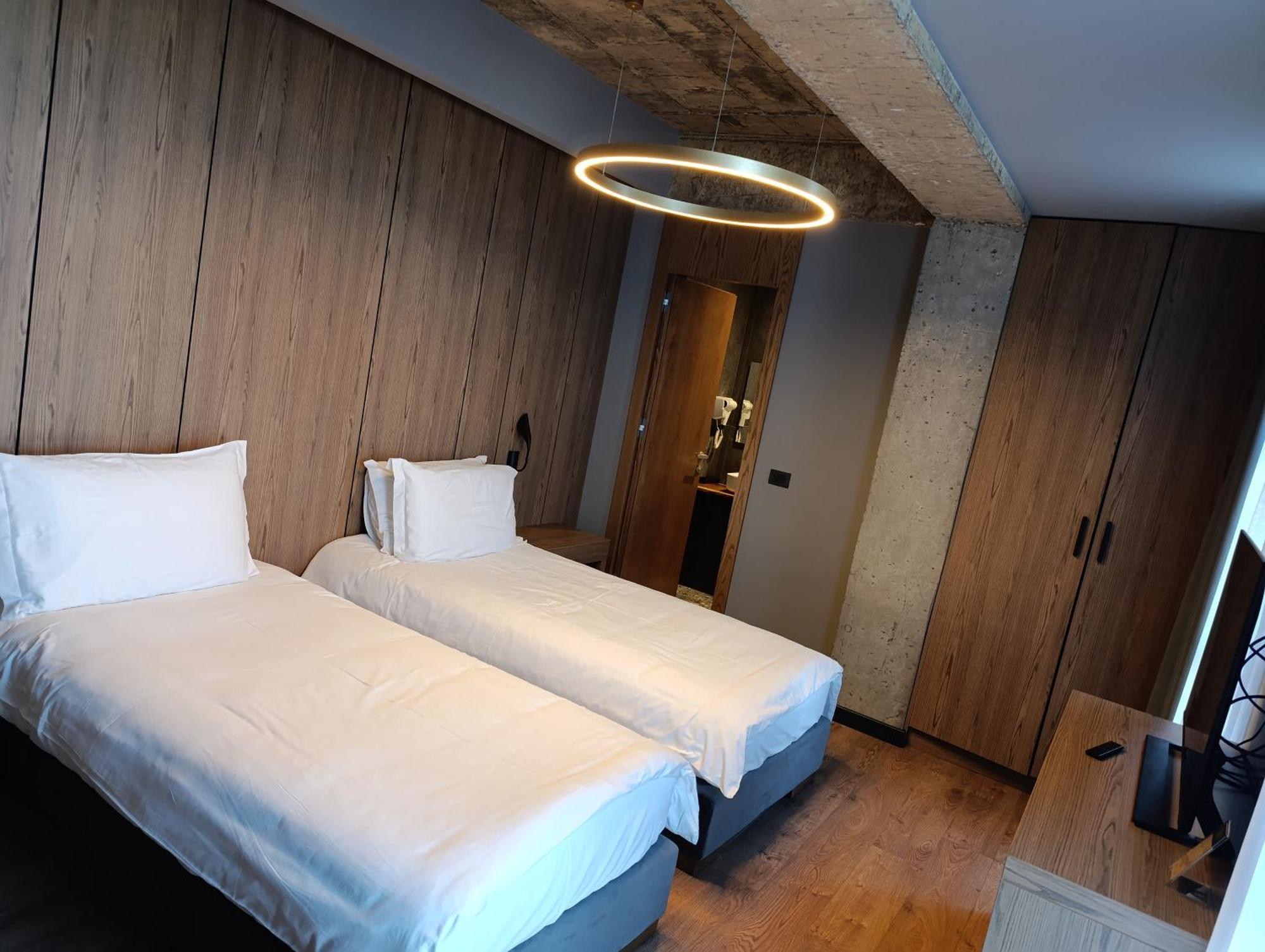Toka Hotel Restaurant Udenisht Kültér fotó